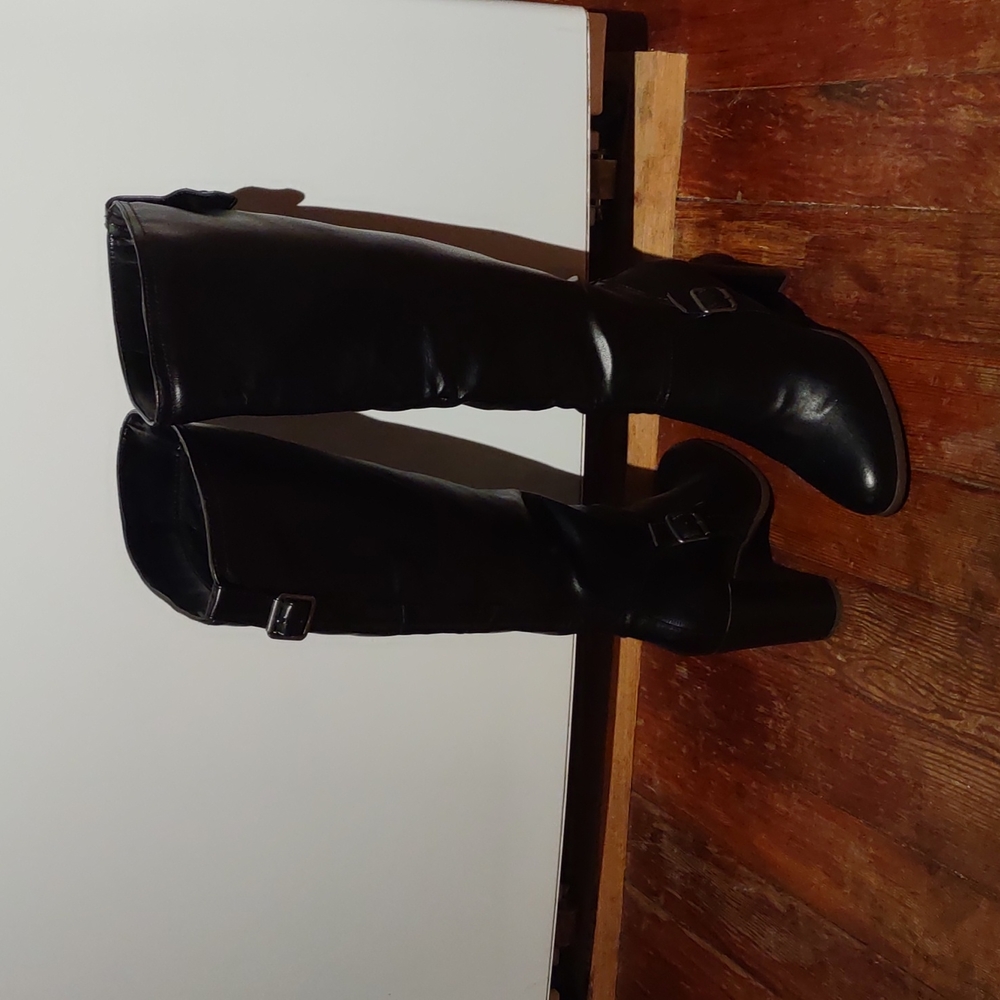 Black Knee high heeled Boots size 8.5